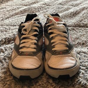 Men’s 9.5 Nike air shocks with  dr scholls inserts